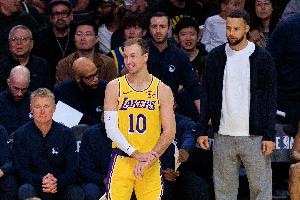 雷迪克:肯纳德对挡拆战术执行得很到位 这体现了无私的精神 - 资讯配图