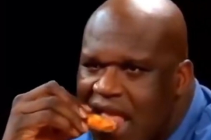 奥尼尔回忆吃辣鸡翅瞬间：那鸡翅真是变态辣 我的大便都是辣的 - 资讯配图