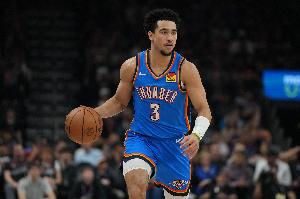 如鱼得水!麦凯恩上半场替补10分钟得到9分 投篮6中4 - 资讯配图