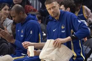 查不出原因?科尔:勇士医疗团队正与波津合作查病因 这有点神秘 - 资讯配图