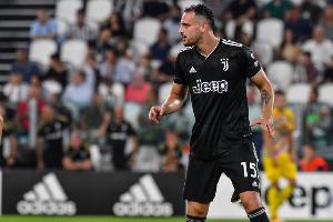 加蒂打趣:我以前踢中场一年能进15到20个球,改踢前锋没准真能行 - 资讯配图