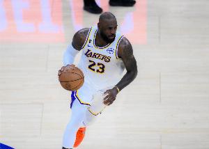 今日湖人主场对阵国王 詹姆斯可以出战 此前因左脚关节炎出战成疑 - 资讯配图