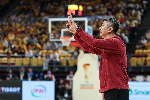 记者:赛后篮协主席、郭士强、赵睿都哭了 男篮压力确实很大 - 资讯配图