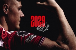 官方:桑德兰与26岁后卫巴拉德续约至2029年,含延长1年条款 - 资讯配图