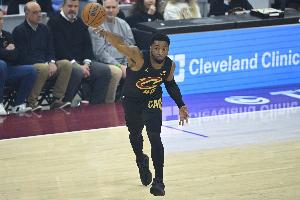 明日继续缺战活塞！队记：米切尔预计会在对阵绿军的比赛中复出 - 资讯配图