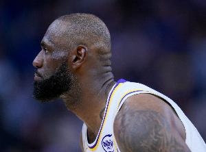 湖人背靠背迎战国王 詹姆斯因左脚关节炎出战成疑 八村塁复出 - 资讯配图