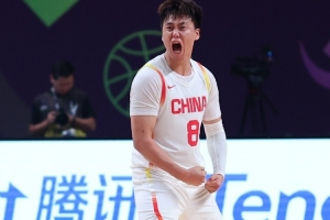 状态急需调整！赵睿上半场3中0得到2分3助攻2失误 - 资讯配图