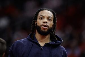 今日对阵勇士！加兰迎快船首秀但将替补出战 科比·桑德斯首发 - 资讯配图