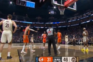 开张了！加兰强攻造成杀伤 罚球拿到快船生涯首分 - 资讯配图