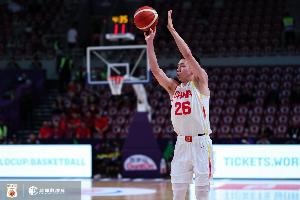 机会都把握住了！朱俊龙前三节9中6得全队最高16分 其中三分5中4 - 资讯配图