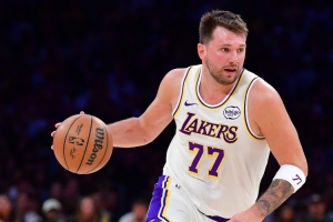 三喜临门！东契奇生日夜17中9得26分6板8助1断1帽 第三节16分 - 资讯配图