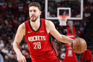 大号两双！申京20中12砍下32分12板 但也有多达8次失误 - 资讯配图