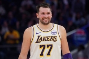 东契奇的防守不比库里&布伦森差?他可像伯德&约基奇一样防守 - 资讯配图