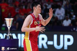 稳定发挥!胡金秋半场出战12分钟 6中3拿到6分2板 - 资讯配图