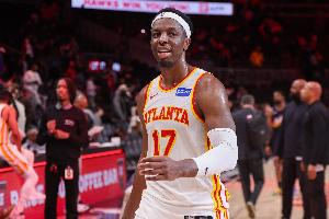 外线投疯了！奥孔武上半场11中7爆砍20分5板4助1帽 三分9中6 - 资讯配图