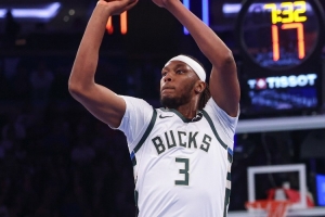 你真是白搭!特纳半场5次出手皆在外线 命中1球仅拿5分 - 资讯配图