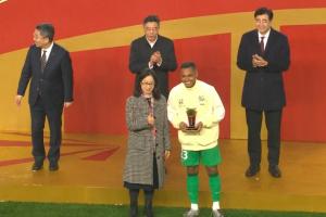 世界波攻破颜骏凌大门!官方:达万当选2026超级杯最佳球员 - 资讯配图