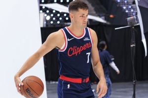 名记:分卫约翰·普拉基达斯将与独行侠签下一份双向合同 - 资讯配图