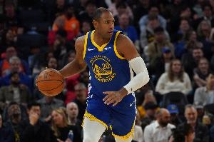 全能老将！霍福德上半场三分4中2得到6分3板3助1断1帽 - 资讯配图