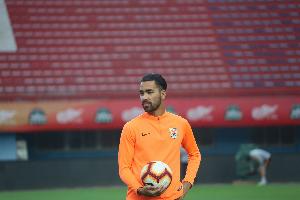 足球报：后腰位置是泰山2-9申花的直接原因，德尔加多表现糟糕 - 资讯配图