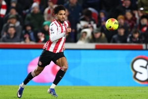 英超界外球造进球榜:小蜜蜂5球第一 伯恩利4球 黑猫等三队3球 - 资讯配图