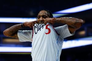 外线双煞!克里斯·邓恩和小琼斯上半场合计9中8砍下21分 - 资讯配图