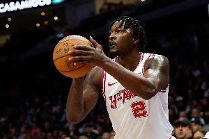 火媒：芬尼-史密斯4年5270万 这绝对是我见过最糟糕的火箭队签约 - 资讯配图