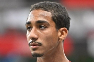 勒沃库森官方:后卫阿图尔左脚踝韧带撕裂,将缺席数周比赛 - 资讯配图