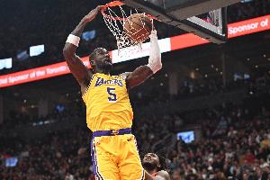 安心吃饼!艾顿18分钟6投6中 砍下12分4板3助2断1帽 - 资讯配图