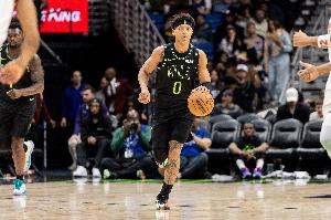 打爽了!7号秀费尔斯15中10&三分6中5砍生涯新高28分 另有4助2帽 - 资讯配图