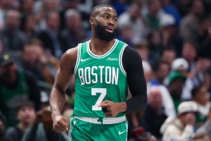 霍里:我的MVP是布朗而非文班亚马 没有后者马刺也能赢球 - 资讯配图