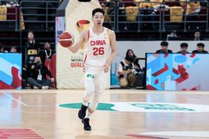 媒体人：中国男篮的防守侧重点效果不好 朱俊龙&李弘权今天救了命 - 资讯配图