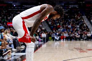 手感全无！伊森半场4中0一分未得拿到6篮板 三分2中0 - 资讯配图