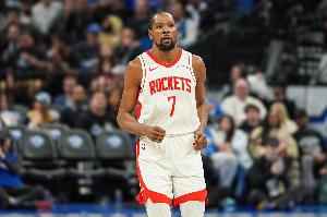 你们没人能防住我!杜兰特半场5中3&6罚全中砍14分2帽 - 资讯配图