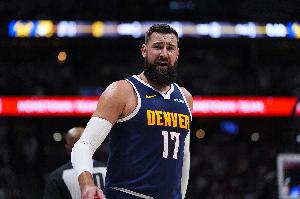 今天打双塔!瓦兰丘纳斯首发17分钟 6中4&5罚全中拿到13分6板 - 资讯配图