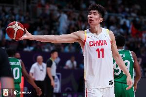 可圈可点!余嘉豪首节1中1贡献4分4板 罚球2中2 - 资讯配图