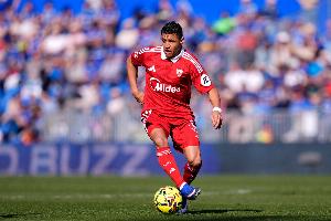 还有油！37岁桑切斯西甲冲顶破门，曾效力枪手红魔巅峰身价7000万 - 资讯配图