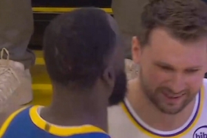 情商没得说！追梦开场时和东契奇拥抱致意 并祝其生日快乐 - 资讯配图