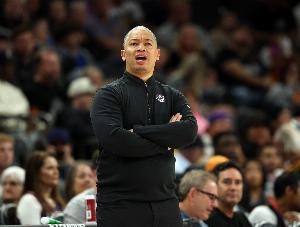 差点被逆转！卢：比赛很疯狂 我们保持冷静才最终赢球 - 资讯配图