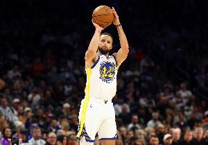 史蒂芬森：库里改变了篮球运动 现在的孩子都想多投篮&连我都想 - 资讯配图