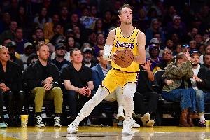 准得很！肯纳德10中6&4记三分拿下16分3板3助1断 - 资讯配图