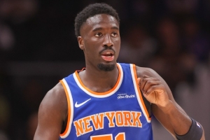 迈克·布朗:迪亚瓦拉一点都不怯场 他是我执教过最自信的年轻人 - 资讯配图