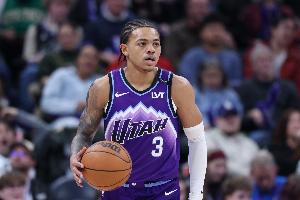 也就靠你了!基昂特·乔治半场9中6砍下全队最高14分 另有2断 - 资讯配图