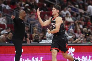 谢泼德保持首发？乌度卡：得看阿门和小贾巴里的情况 到时候再看 - 资讯配图