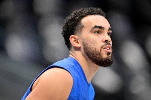 队记:掘金其实更想要锋线 但李凯尔签了森林狼&米德尔顿没被买断 - 资讯配图