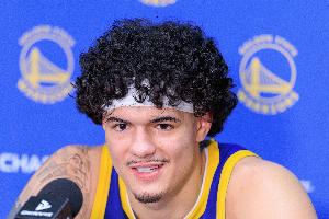 桑托斯:我爱勇士!得到勇士的续约报价时我毫不犹豫就签了 - 资讯配图