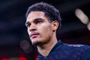 1年前3500万出售!德天空:红军想签回宽萨,回购条款8000万欧 - 资讯配图