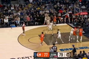 打回来了！克里斯·邓恩三分命中帮助快船反超 最多曾落后17分 - 资讯配图