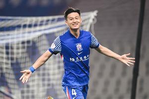 足球报：蒋圣龙肯定无缘申花新赛季首轮，李可伤势并不是太严重 - 资讯配图