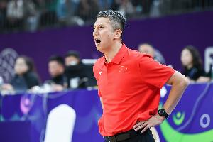 解说:中国男篮今天的防守真是不好 怎么就又跑起来了 不该给转换 - 资讯配图